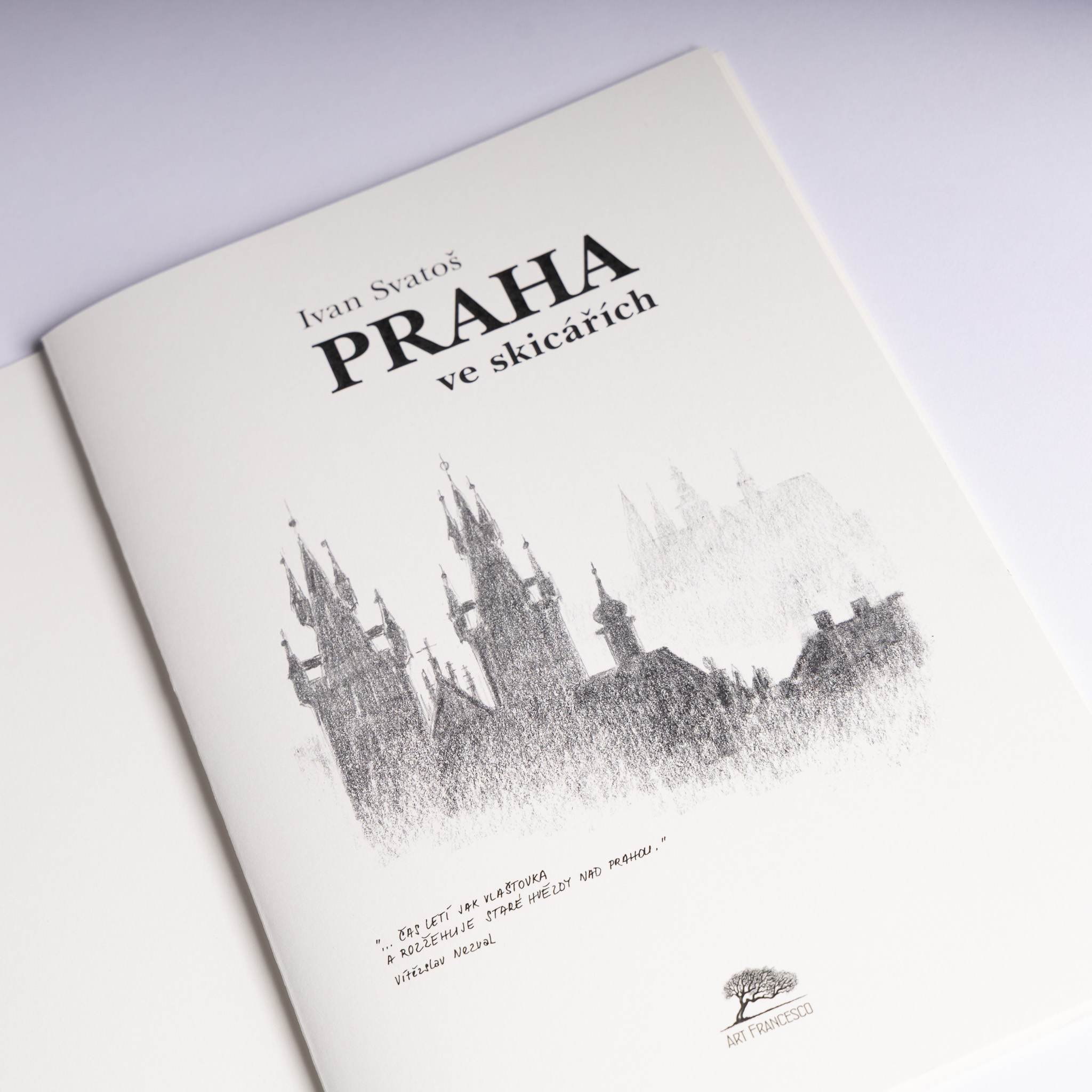 KNIHA Praha ve skicářích s REPRODUKCÍ